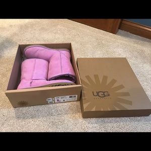 Blossom pink short Uggs SIZE 8 women’s